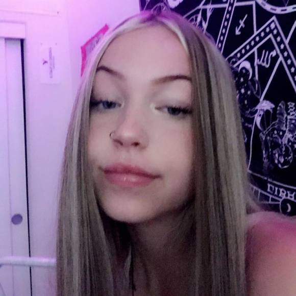 Meet your Posher, Heather - Picture 1 of 1